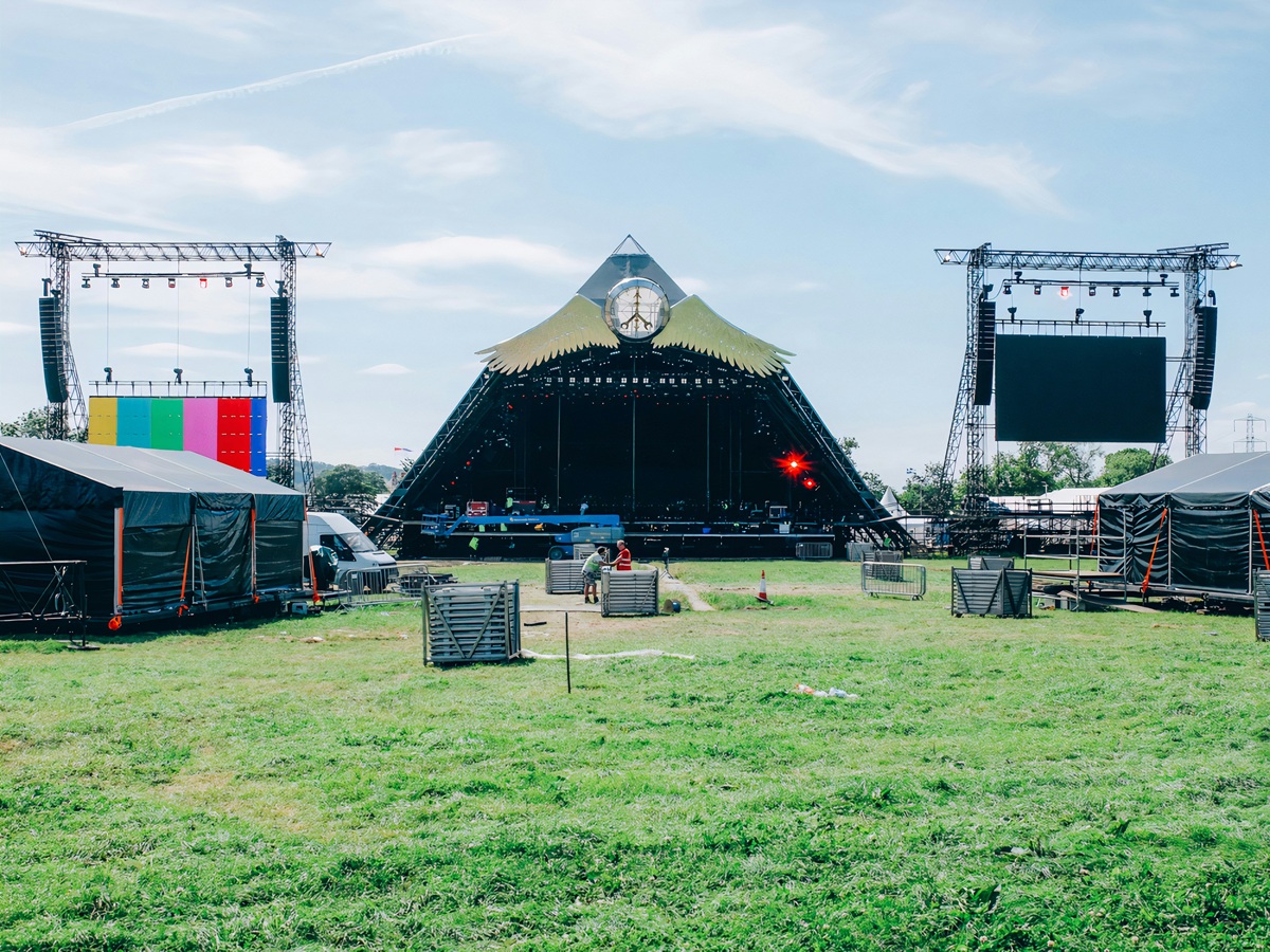 UK government warns of £1.6 million in ticket scams ahead of Oasis and Glastonbury