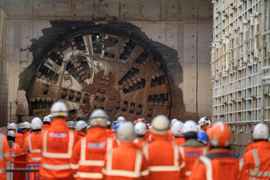HS2 line delayed once again due to ‘litany of failure’ - HotMinute