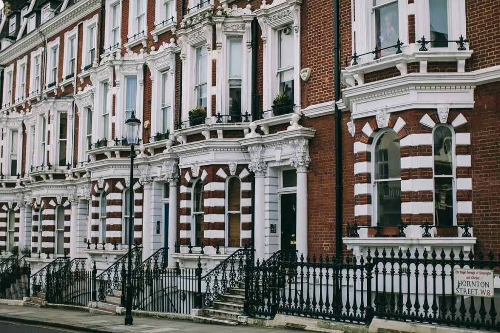 The massive price gap between social housing and private rents in London
