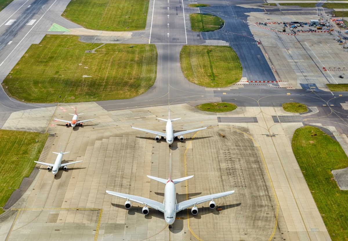 A second runway at Gatwick airport could bring down fares