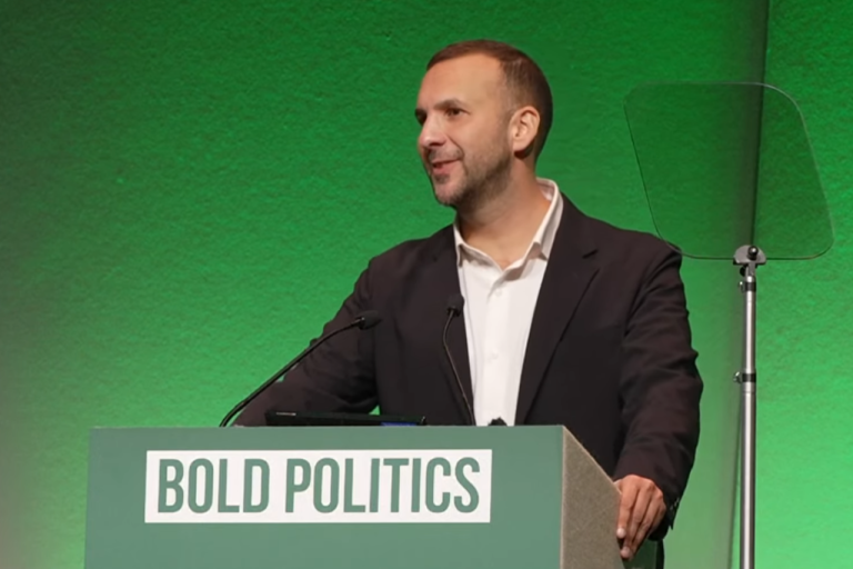 Green Party leader attacks Farage – says migrants are welcome in the UK