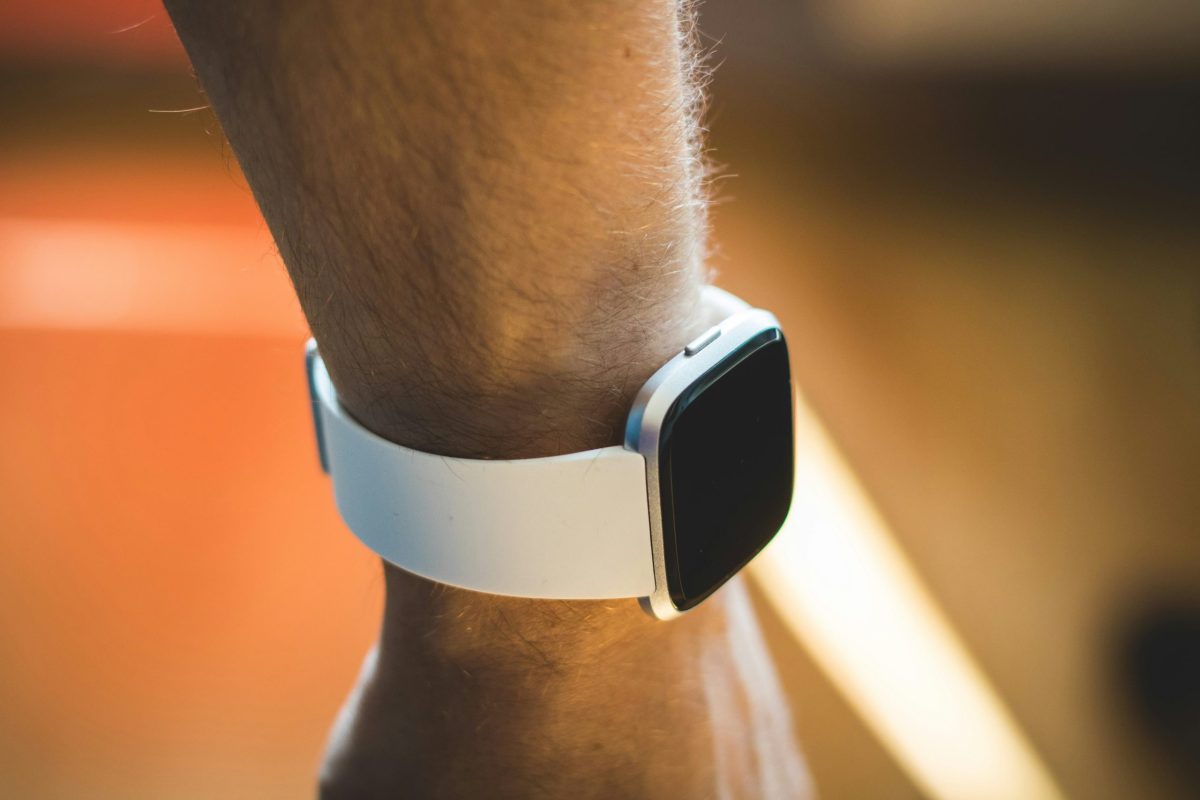 UK researchers: Loose shirt buttons beat Apple Watch tracking