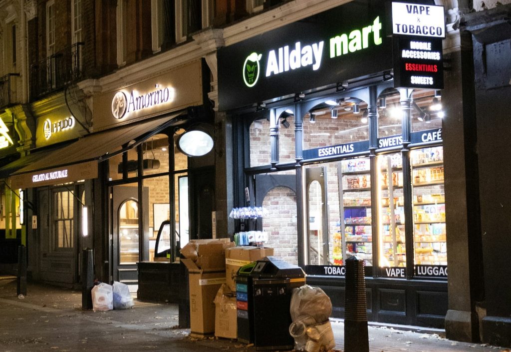 New vape shops in England will need planning permission, says Burnham