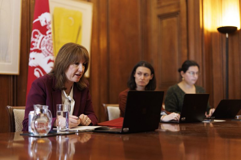 UK opens defence sector to private investment