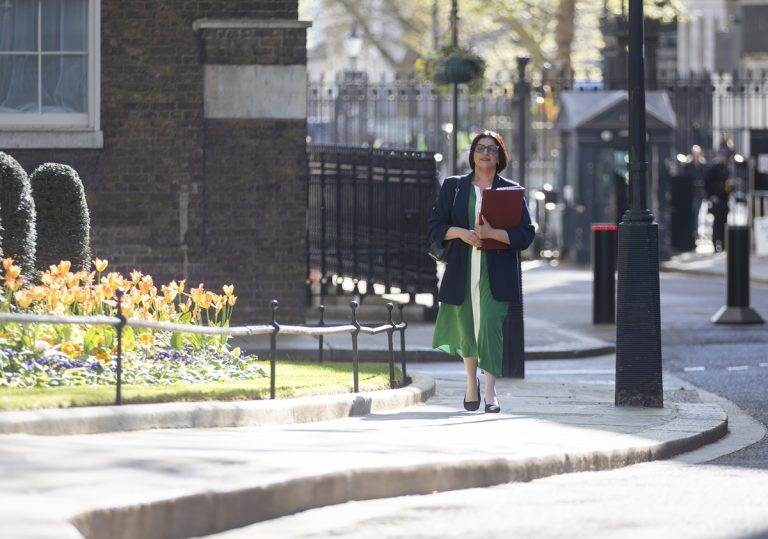 UK to let communities and universities sponsor refugees from Autumn 2026