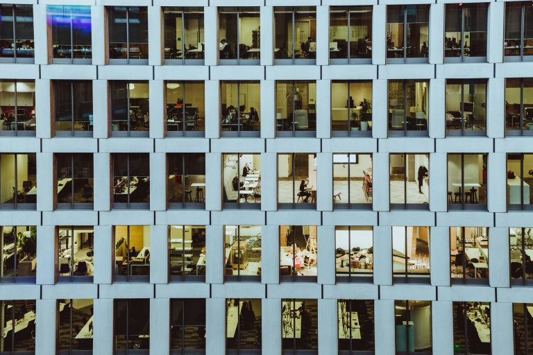 43% of UK firms to redesign jobs around AI