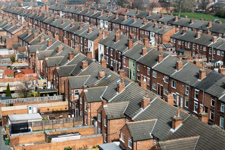 Londoners in social housing give back £9 for every £1 they get in housing benefit