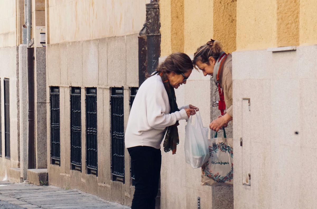 How many Brits can trust their neighbour to lend them £30 in an emergency