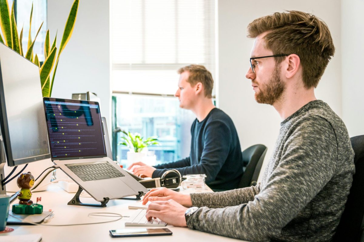 Men’s work friendships pay off more than women’s: UK study